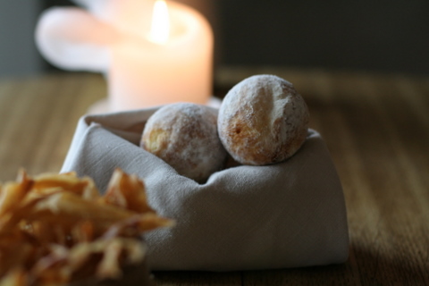 Batterballs with minced pork and vunegar dust